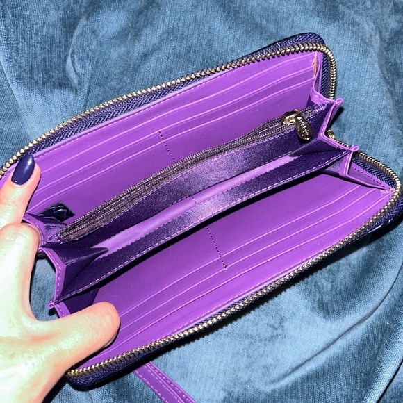 Purple and Black Floral Leather Wallet - Picture 4 of 4